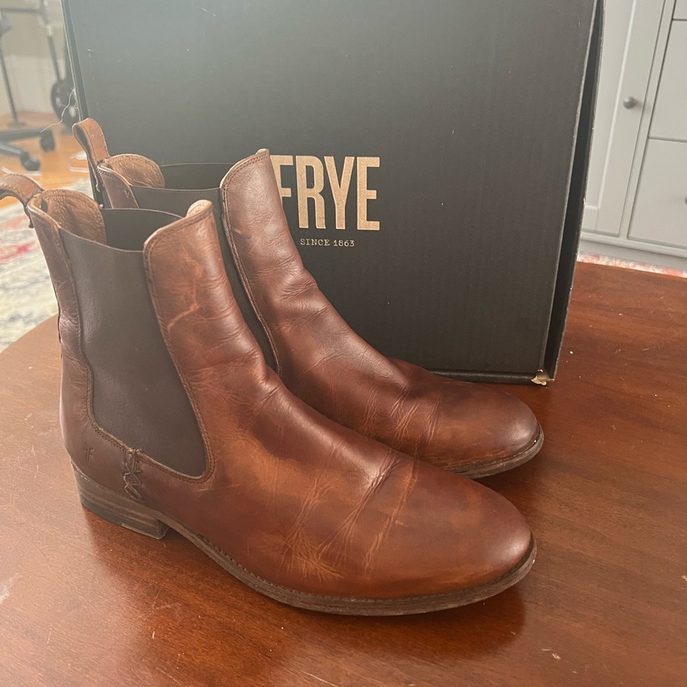 FRYE Women’s Melissa Chelsea Boot